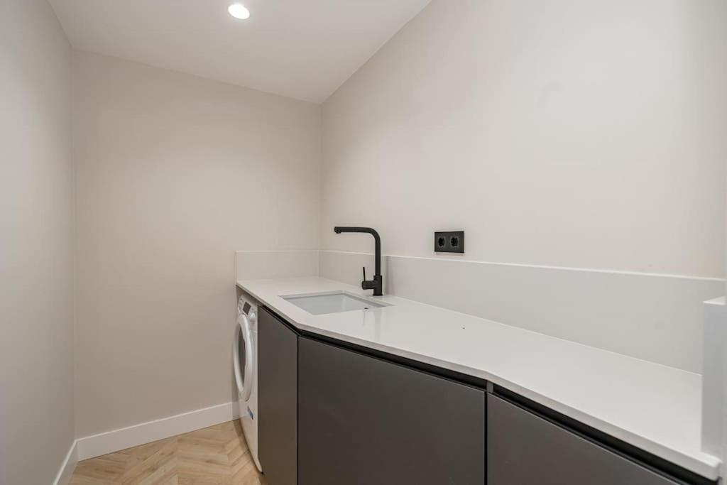 Puerta Del Sol 3Br 3Bh Lejlighed Madrid Eksteriør billede